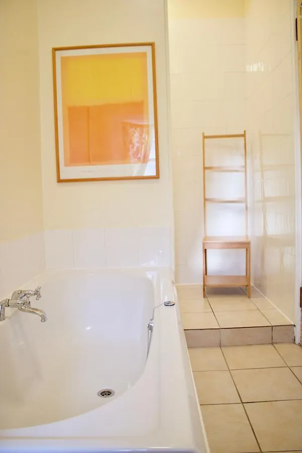 アパート 2 Bedroom Stockbridge Flat エディンバラ