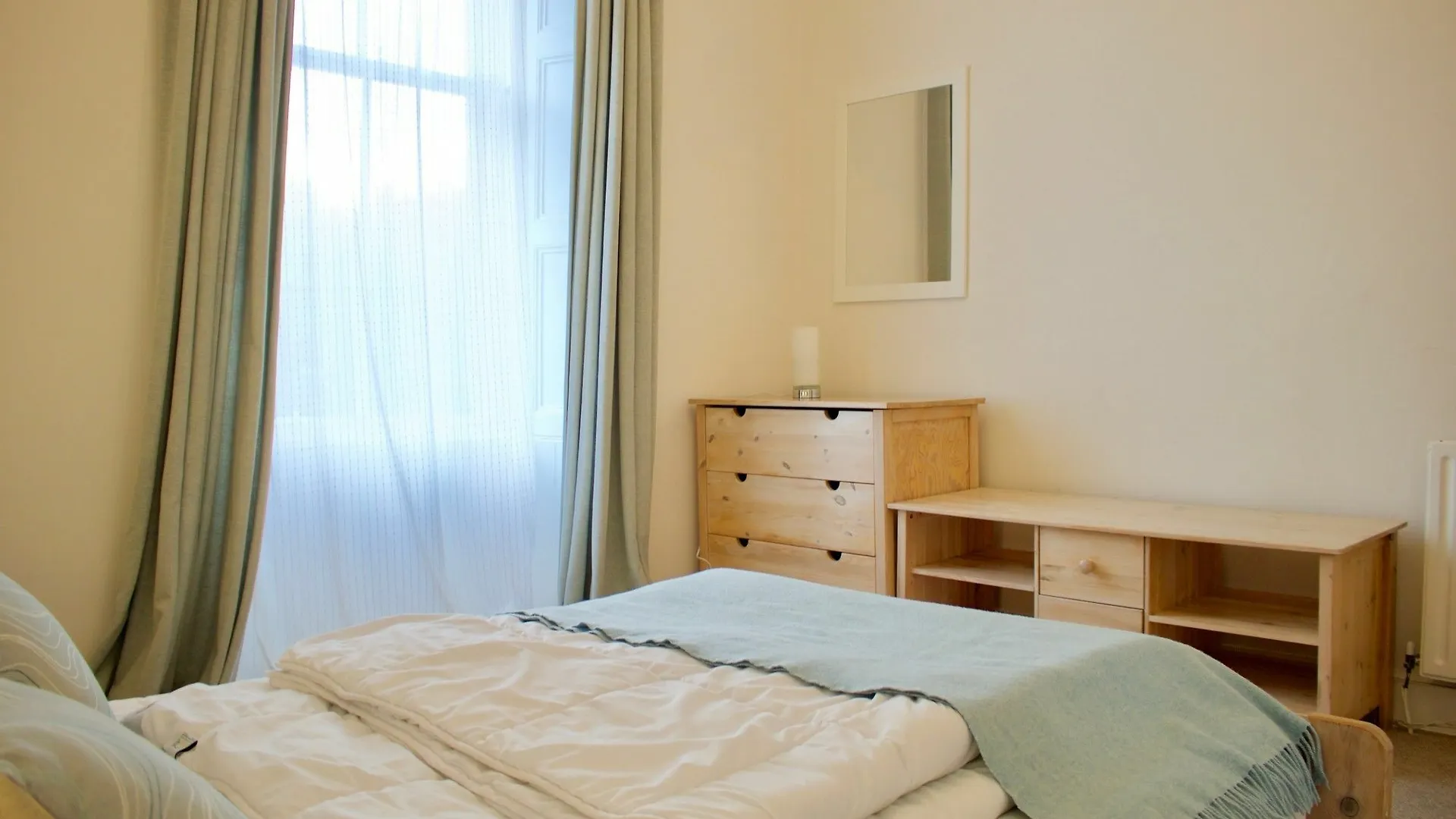 アパート 2 Bedroom Stockbridge Flat エディンバラ