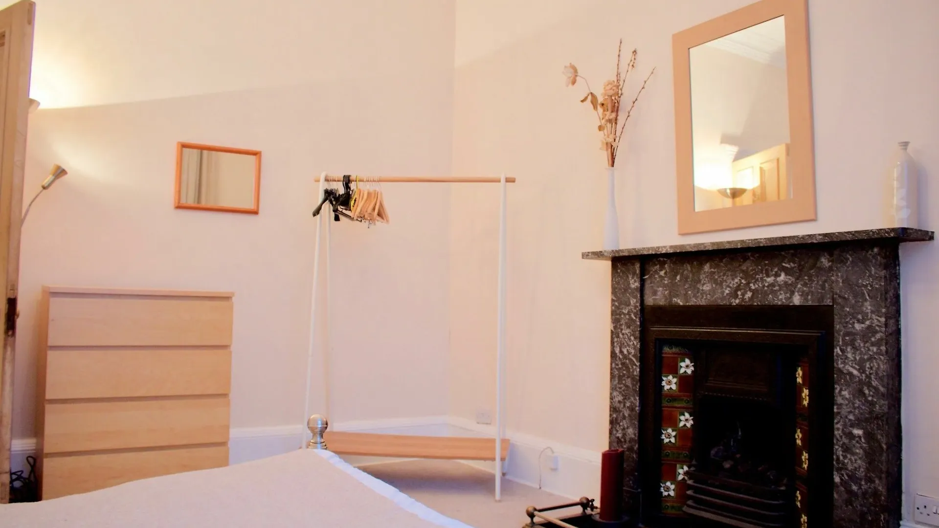 2 Bedroom Stockbridge Flat エディンバラ 0*,  イギリス