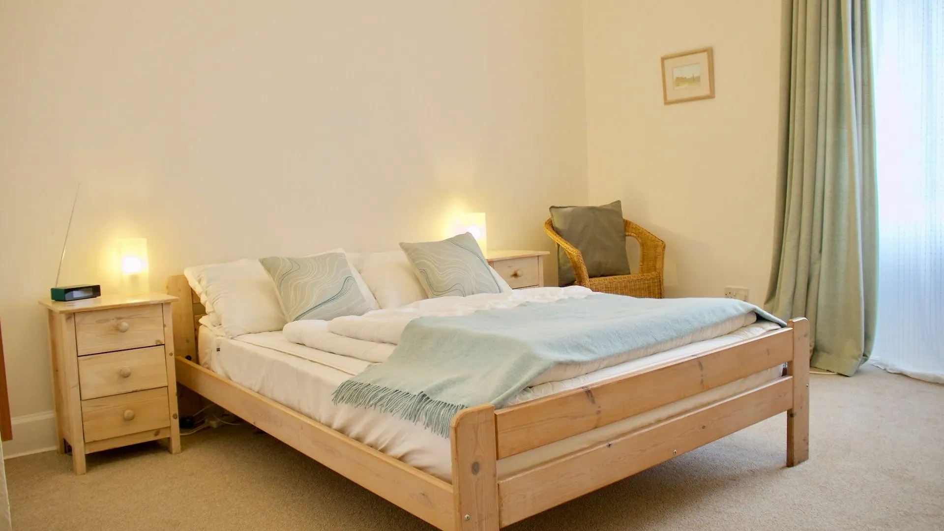 2 Bedroom Stockbridge Flat エディンバラ アパート